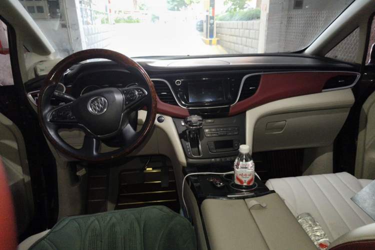 Used Buick GL8 2018 ES 28T Comfort Model China VI Standard Center Console