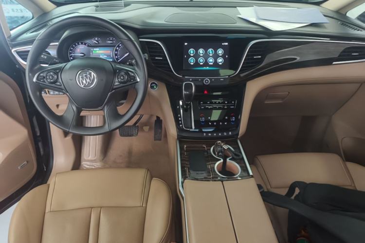 Used Buick GL8 2018 ES 28T Flagship Model China VI Standard Center Console