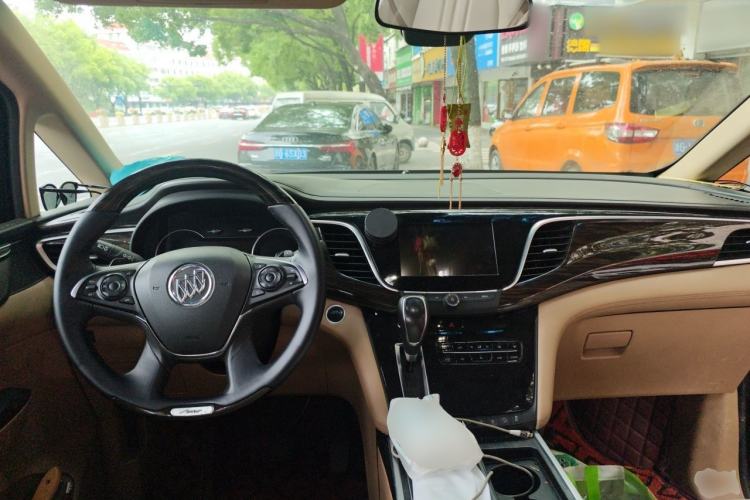 Used Buick GL8 2018 ES 28T Luxury Model China VI Standard Center Console