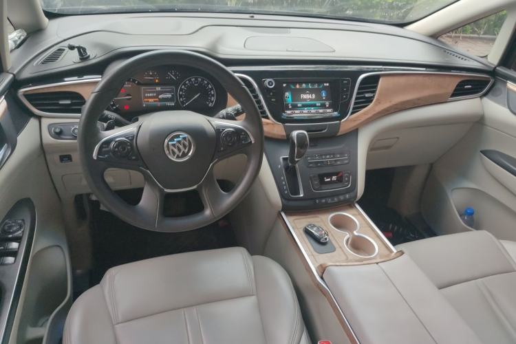 Used Buick GL8 2018 ES 28T Comfort Model China VI Standard Center Console