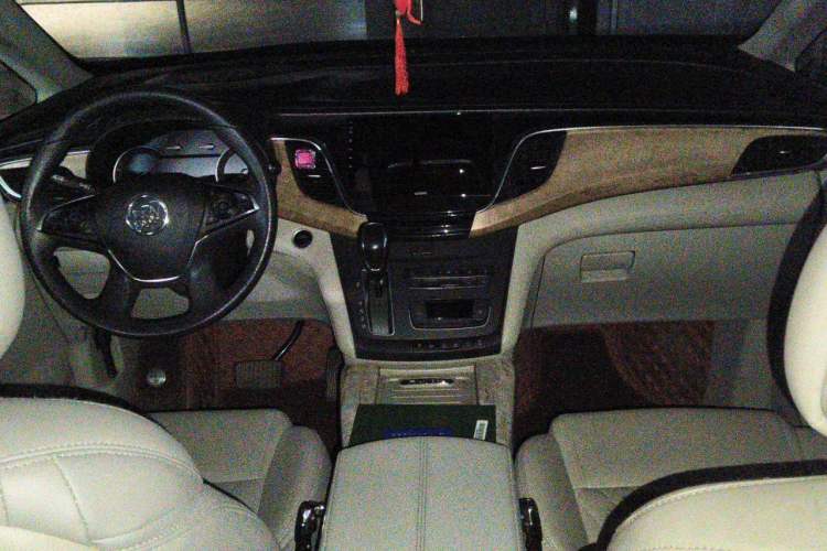 Used Buick GL8 2018 ES 28T Comfort Model China VI Standard Center Console