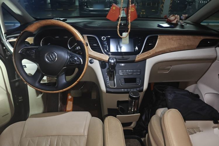 Used Buick GL8 2018 ES 28T Comfort Model China VI Standard Center Console