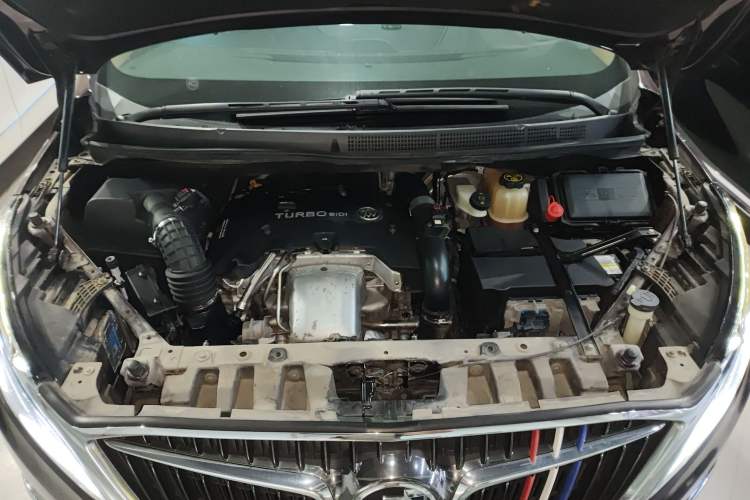 Used Buick GL8 2018 ES 28T Premium Model China VI Standard Engine Bay