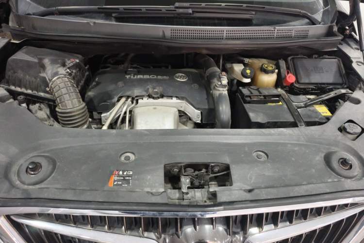 Used Buick GL8 2018 ES 28T Comfort Model China VI Standard Engine Bay