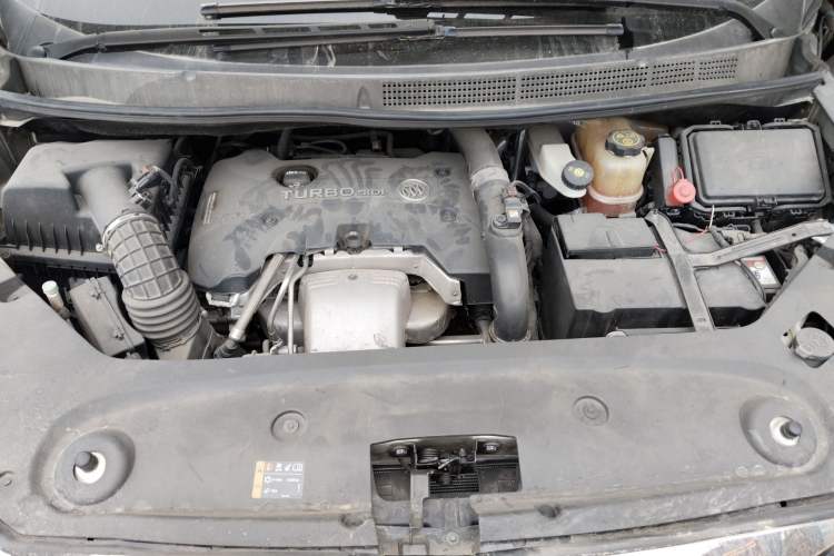 Used Buick GL8 2018 ES 28T Luxury Model China VI Standard Engine Bay