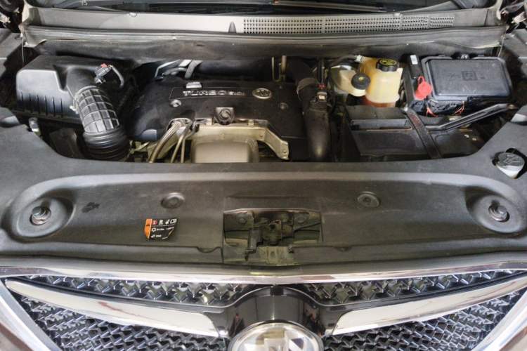 Used Buick GL8 2018 ES 28T Comfort Model China VI Standard Engine Bay