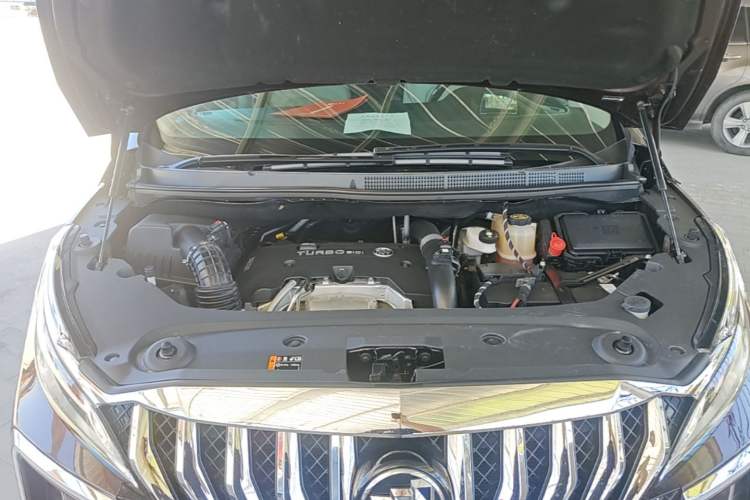 Used Buick GL8 2018 ES 28T Comfort Model China VI Standard Engine Bay