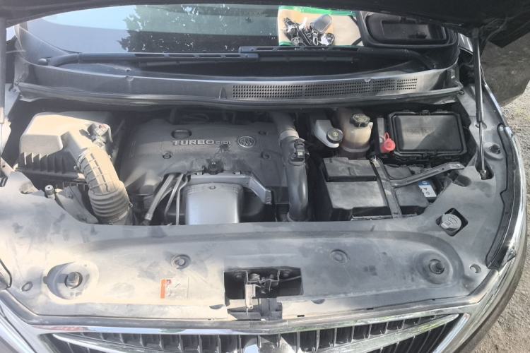 Used Buick GL8 2018 ES 28T Luxury Model China VI Standard Engine Bay