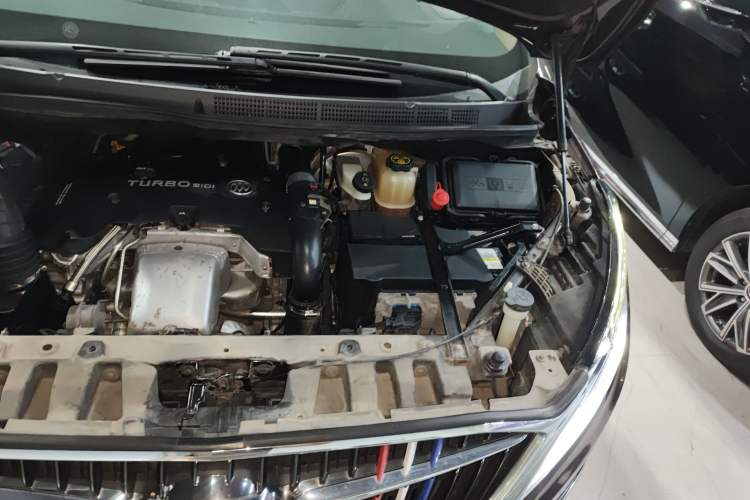 Used Buick GL8 2018 ES 28T Premium Model China VI Standard Engine Bay Left