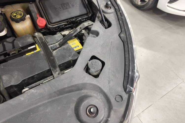 Used Buick GL8 2018 ES 28T Comfort Model China VI Standard Engine Bay Left