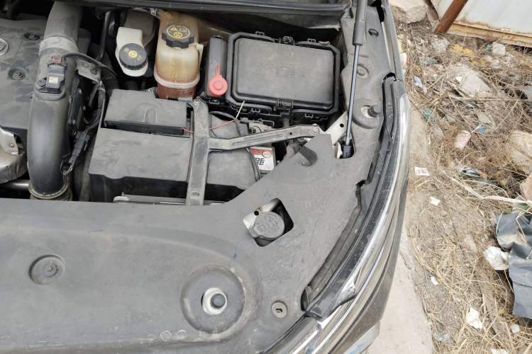 Used Buick GL8 2018 ES 28T Luxury Model China VI Standard Engine Bay Left