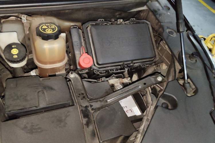 Used Buick GL8 2018 ES 28T Comfort Model China VI Standard Engine Bay Left