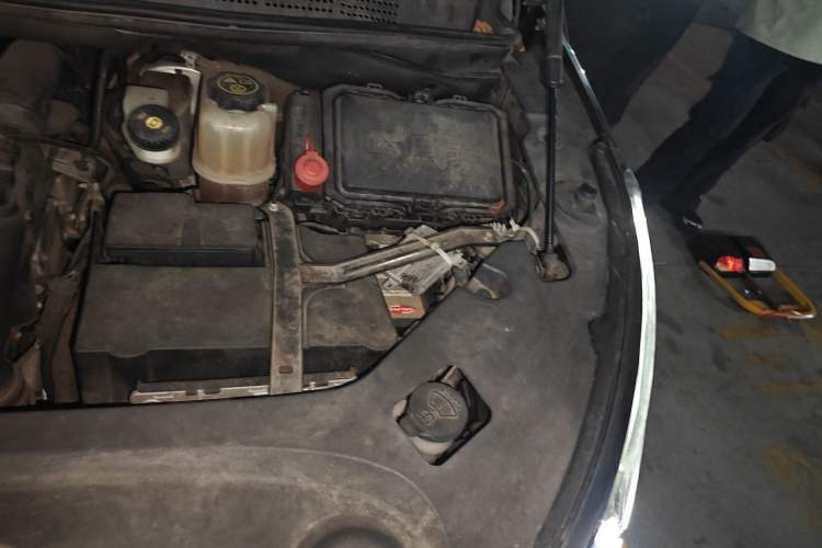 Used Buick GL8 2018 ES 28T Comfort Model China VI Standard Engine Bay Left
