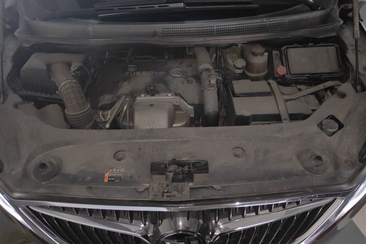 Used Buick GL8 2018 ES 28T Flagship Model China VI Standard Engine Bay
