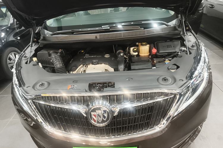 Used Buick GL8 2018 ES 28T Comfort Model China VI Standard Engine Bay