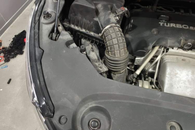 Used Buick GL8 2018 ES 28T Comfort Model China VI Standard Engine Bay Right