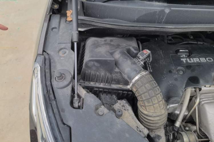 Used Buick GL8 2018 ES 28T Comfort Model China VI Standard Engine Bay Right