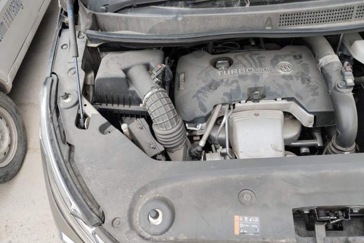 Used Buick GL8 2018 ES 28T Luxury Model China VI Standard Engine Bay Right