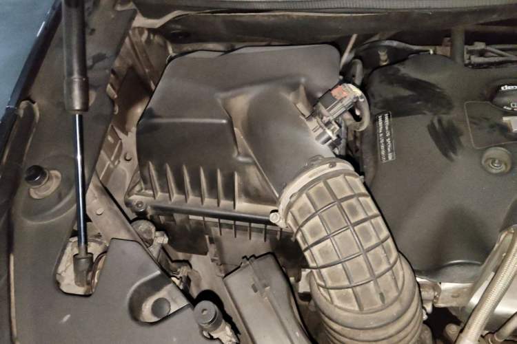Used Buick GL8 2018 ES 28T Comfort Model China VI Standard Engine Bay Right