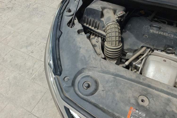 Used Buick GL8 2018 ES 28T Comfort Model China VI Standard Engine Bay Right