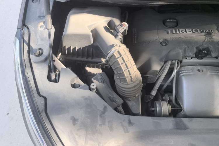 Used Buick GL8 2018 ES 28T Luxury Model China VI Standard Engine Bay Right