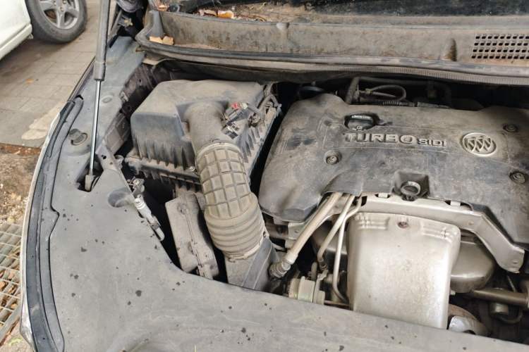 Used Buick GL8 2018 ES 28T Luxury Model China VI Standard Engine Bay Right