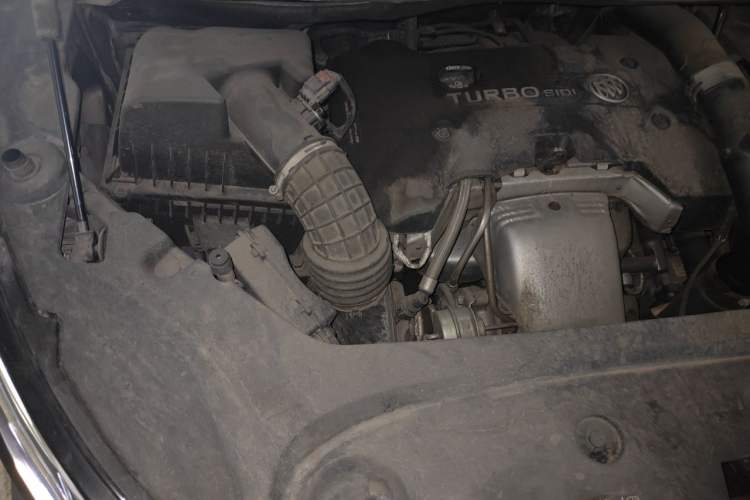 Used Buick GL8 2018 ES 28T Flagship Model China VI Standard Engine Bay Right