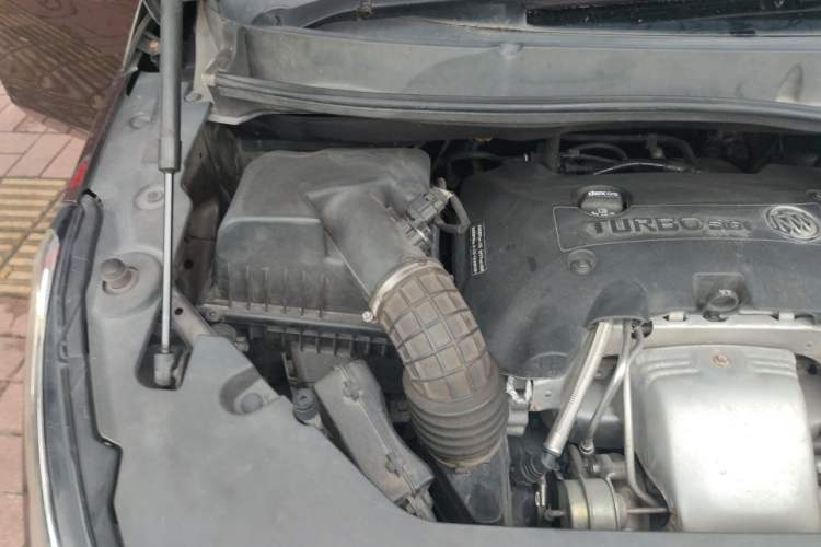 Used Buick GL8 2018 ES 28T Comfort Model China VI Standard Engine Bay Right