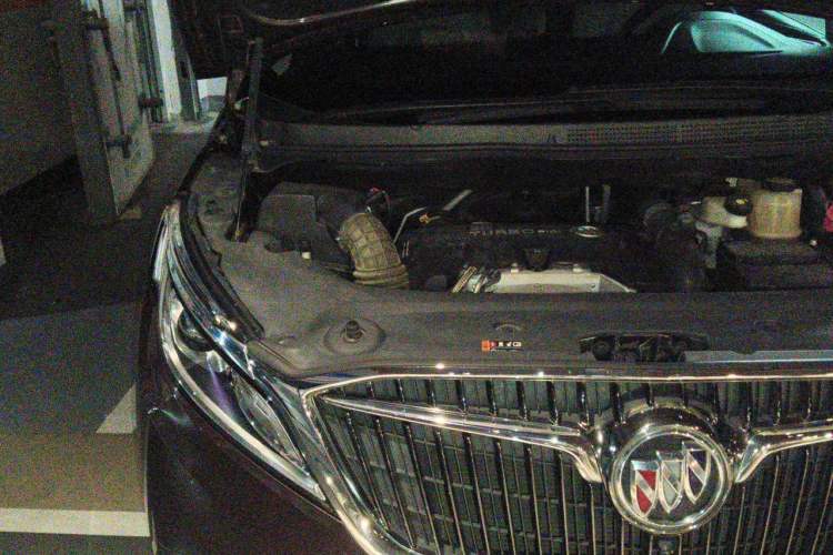 Used Buick GL8 2018 ES 28T Comfort Model China VI Standard Engine Bay Right