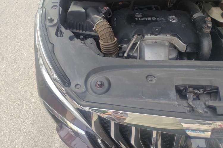 Used Buick GL8 2018 ES 28T Comfort Model China VI Standard Engine Bay Right