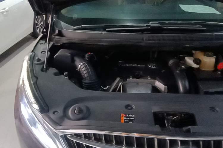 Used Buick GL8 2018 ES 28T Premium Model China VI Standard Engine Bay Right