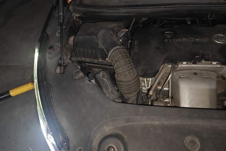 Used Buick GL8 2018 ES 28T Comfort Model China VI Standard Engine Bay Right