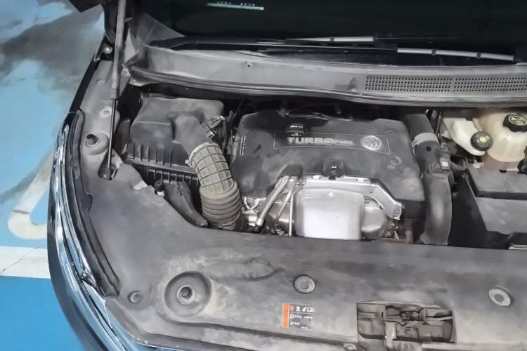 Used Buick GL8 2018 ES 28T Luxury Model China VI Standard Engine Bay Right