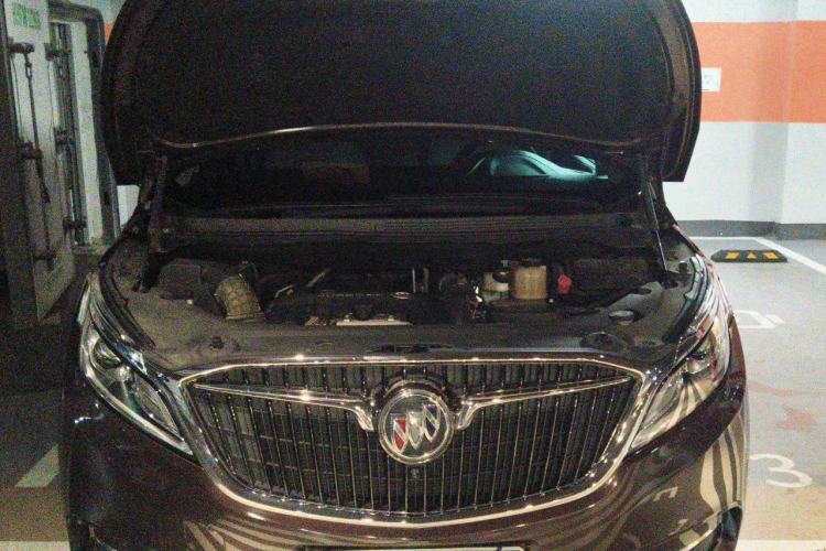 Used Buick GL8 2018 ES 28T Comfort Model China VI Standard Engine Bay