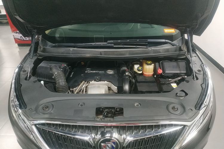 Used Buick GL8 2018 ES 28T Flagship Model China VI Standard Engine Bay