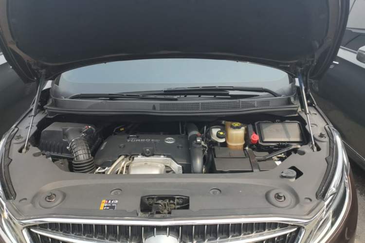 Used Buick GL8 2018 ES 28T Luxury Model China VI Standard Engine Bay