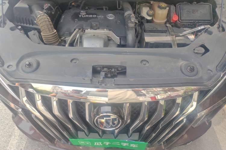 Used Buick GL8 2018 ES 28T Comfort Model China VI Standard Engine Bay