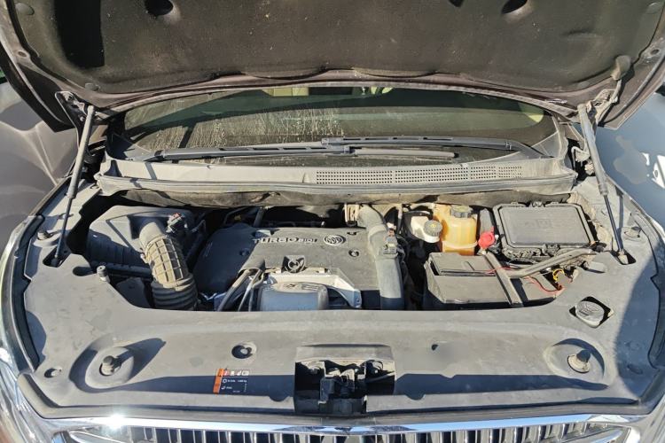Used Buick GL8 2018 ES 28T Premium Model China VI Standard Engine Bay