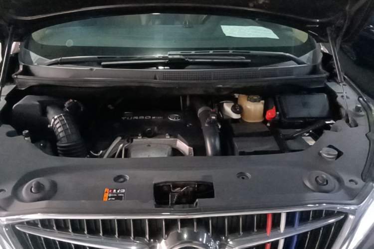 Used Buick GL8 2018 ES 28T Premium Model China VI Standard Engine Bay