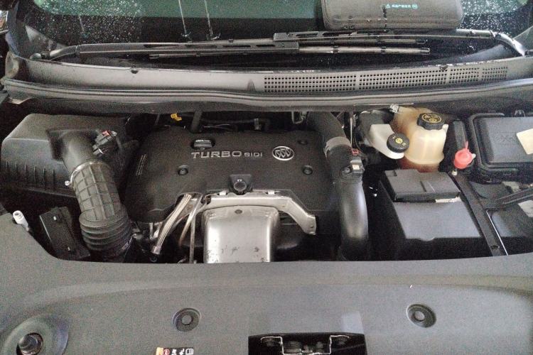 Used Buick GL8 2018 ES 28T Comfort Model China VI Standard Engine Bay