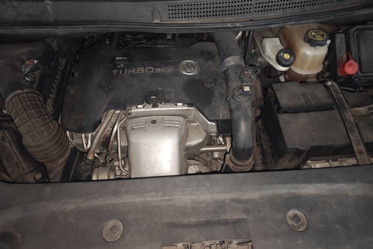 Used Buick GL8 2018 ES 28T Comfort Model China VI Standard Engine Bay