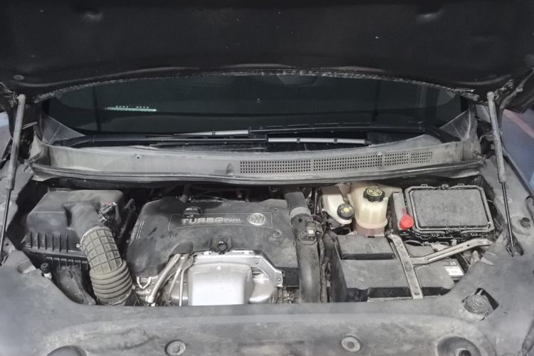 Used Buick GL8 2018 ES 28T Luxury Model China VI Standard Engine Bay