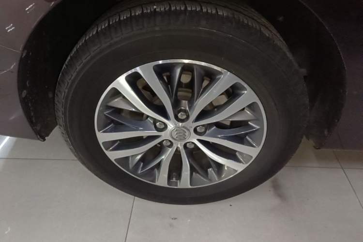 Used Buick GL8 2018 ES 28T Flagship Model China VI Standard Exterior 5