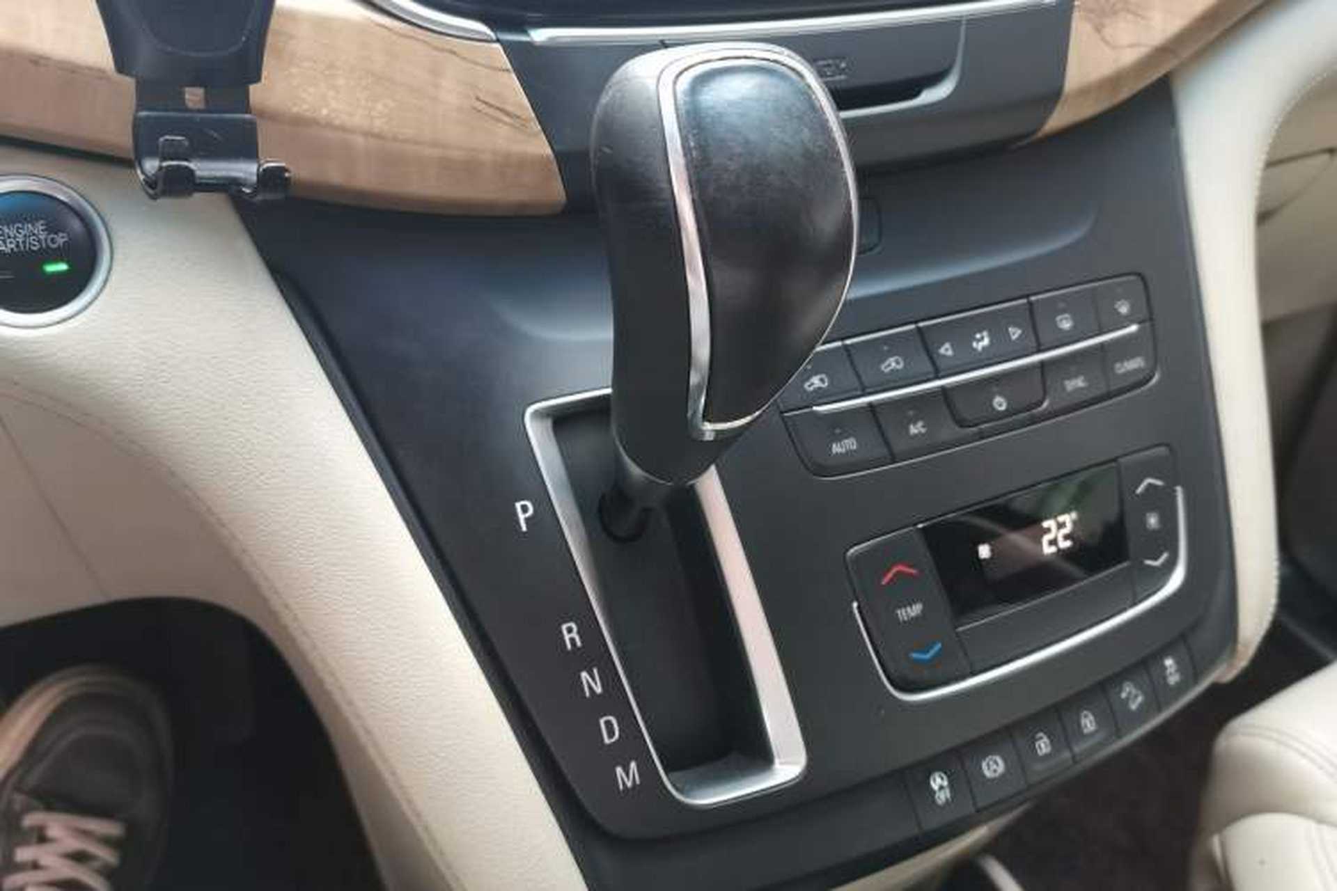 Used Buick GL8 2018 ES 28T Comfort Model China VI Standard Gear Lever