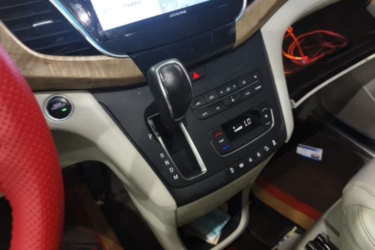 Used Buick GL8 2018 ES 28T Comfort Model China VI Standard Gear Lever