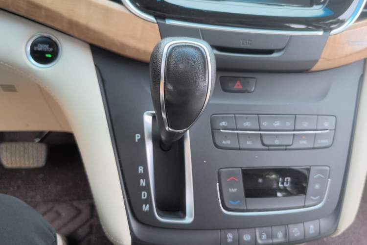 Used Buick GL8 2018 ES 28T Comfort Model China VI Standard Gear Lever