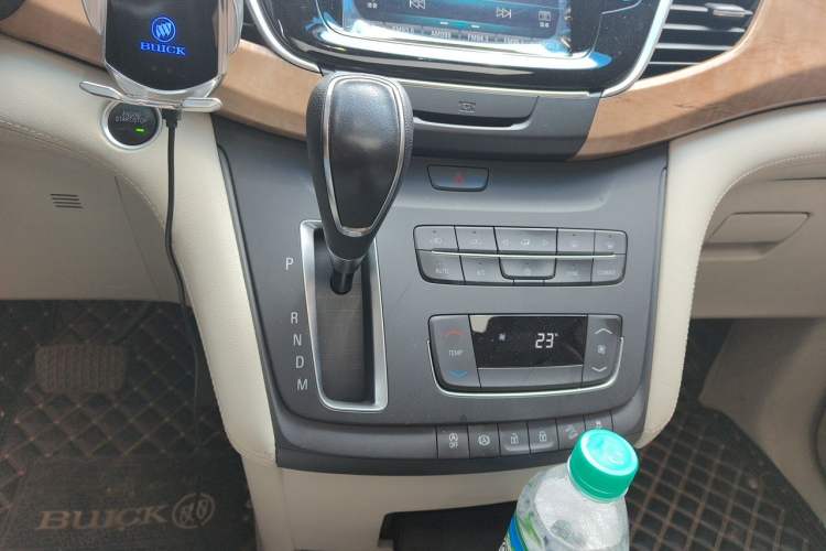 Used Buick GL8 2018 ES 28T Comfort Model China VI Standard Gear Lever