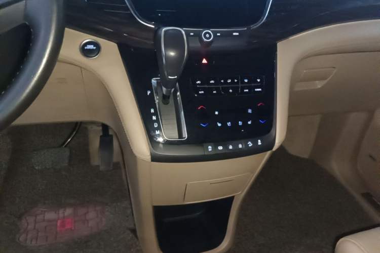 Used Buick GL8 2018 ES 28T Flagship Model China VI Standard Gear Lever