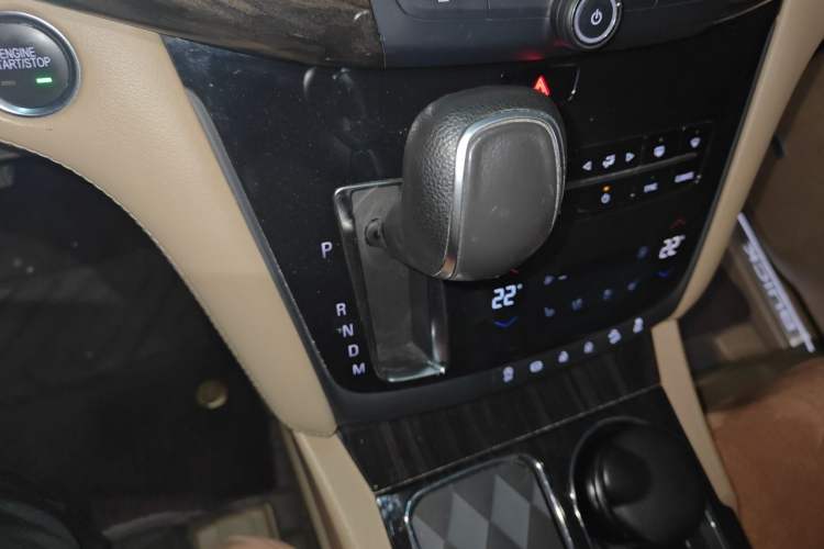 Used Buick GL8 2018 ES 28T Flagship Model China VI Standard Gear Lever