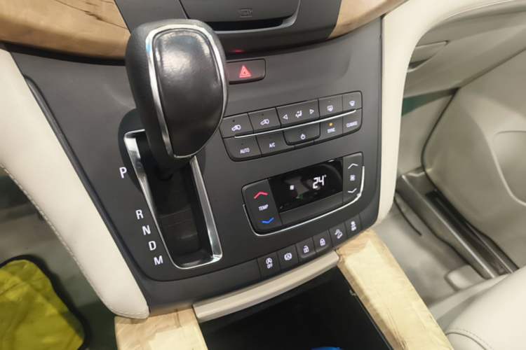 Used Buick GL8 2018 ES 28T Comfort Model China VI Standard Gear Lever